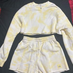 Brand new Alo tie dye sweat short set, size small shirts size medium top